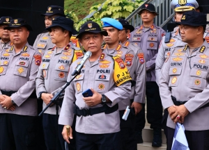 Polda Sumbar Lepas Ratusan Paket Bantuan Untuk Lima Titik Bencana di Kota Padang