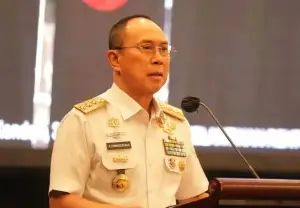 Gubernur Sultra Hadiri Pelantikan Rektor Unsultra, Prof. Dr. Ir. H. Andi Bahrun Resmi Dilantik Jadi Rektor
