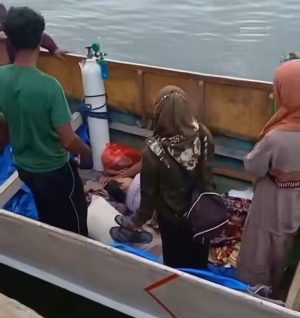 AMBULANS LAUT MATI, WARGA KABAENA ‘DITINGGAL NEGARA’: Angkut Jenazah Bayar Rp17 Juta, Pasien Dirujuk Pakai Perahu Kayu