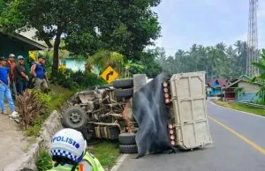 Truk Terbalik di Besulutu Konawe, Diduga Hilang Kendali Akibat Laju Tinggi