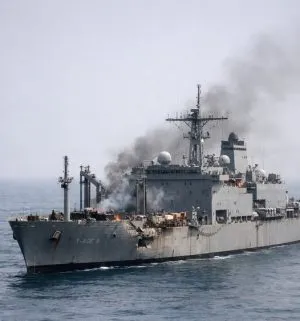 Kapal Pendukung Tempur AS Dihantam Rudal IRGC di Teluk Persia, Ketegangan Iran–AS Memanas