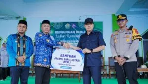 Safari Ramadan di Buton Utara, Gubernur Andi Sumangerukka Tegaskan Lanjutkan Perbaikan Jalan Rusak pada 2026