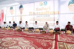 Safari Ramadan di Wakatobi, Gubernur Andi Sumangerukka Ajak Perkuat Kepedulian Sosial dan Serahkan Bantuan Listrik