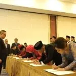 29 Notaris Baru Dilantik, Kakanwil Kemenkum Sultra Topan Sopuan: Anda Penjaga Kepastian Hukum Masyarakat