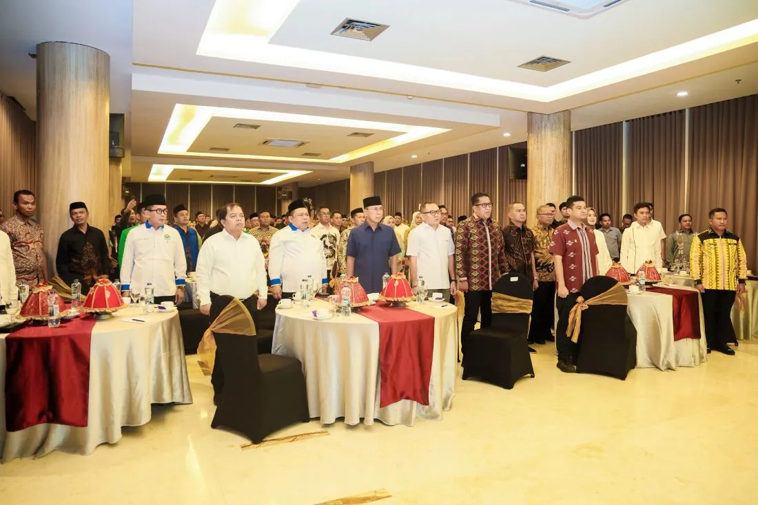 Gubernur Sultra Hadiri Pelantikan IKA PMII, Tekankan Kolaborasi Hadapi Tantangan Global