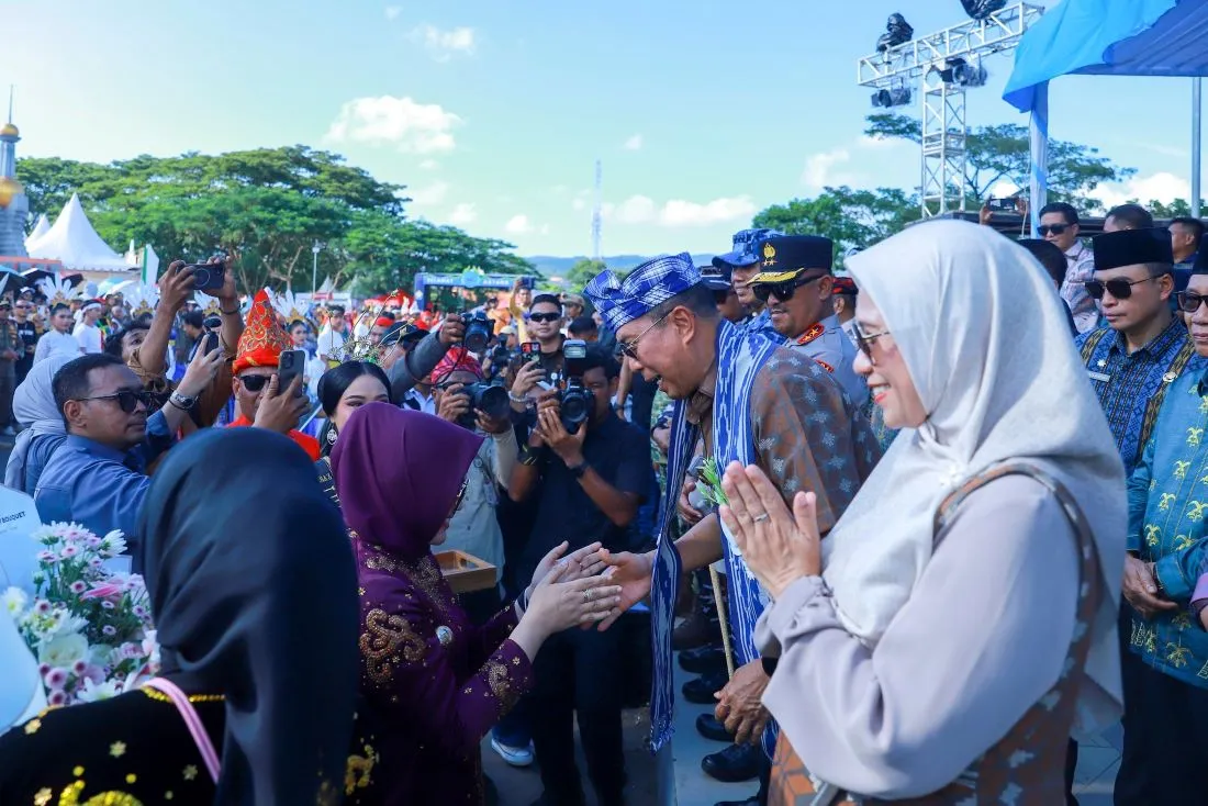 Gubernur Andi Sumangerukka Resmikan 100 Stand UMKM, Dorong Ekonomi Kerakyatan