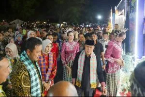 HUT ke-62 Harmoni Sultra: Gubernur Andi Sumangerukka dan KASAU Tinjau Pameran UMKM di Kendari