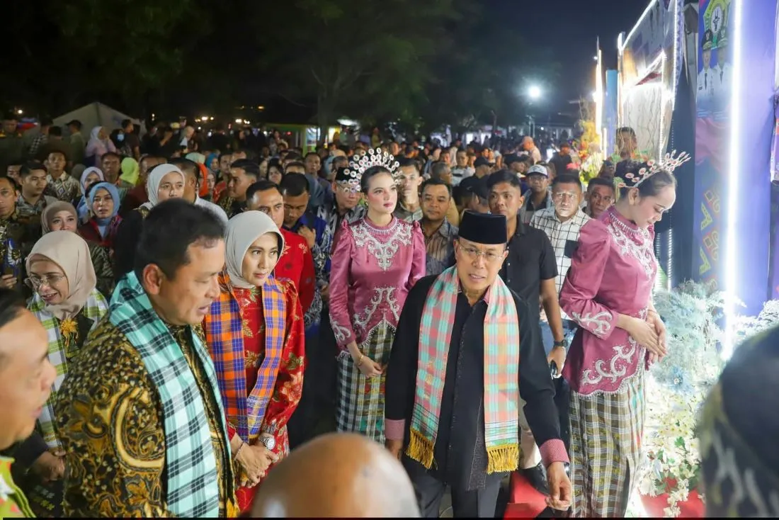 HUT ke-62 Harmoni Sultra: Gubernur Andi Sumangerukka dan KASAU Tinjau Pameran UMKM di Kendari