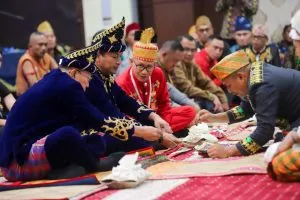 KASAU dan Gubernur Sultra Terima Gelar Adat Tolaki: Tumonda & Lariwu