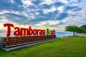 Pantai Tamborasi Kolaka dan Sungai Terpendek di Dunia yang Mendunia